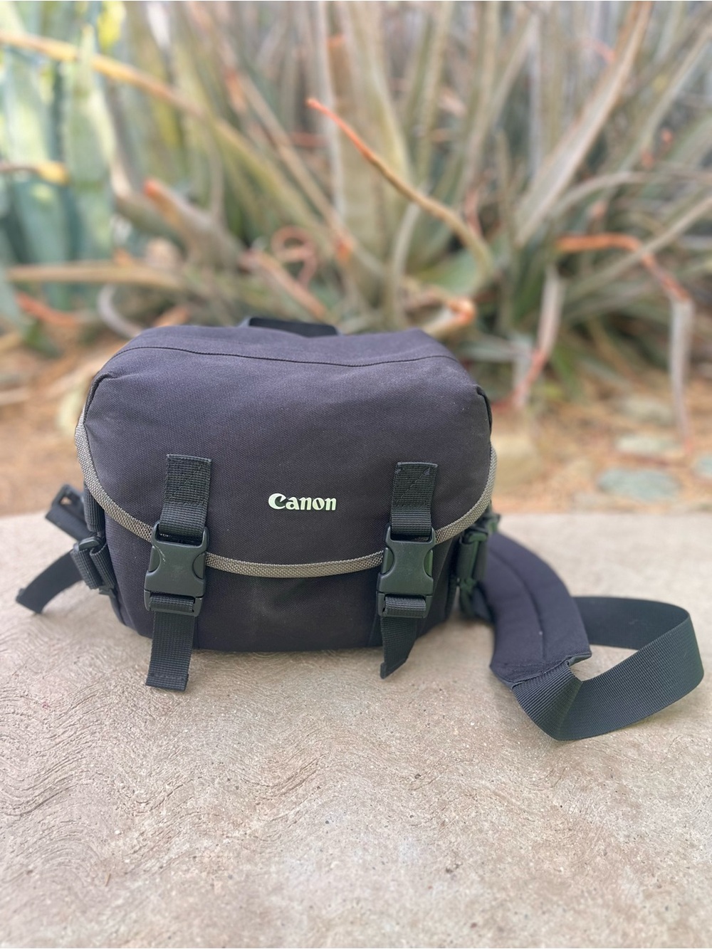 CANON | Black Camera Shoulder Bag